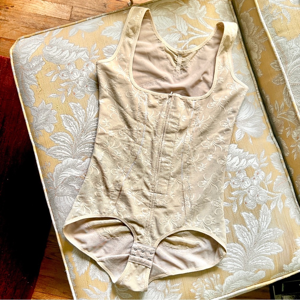 Elegant Cream Lace Corset